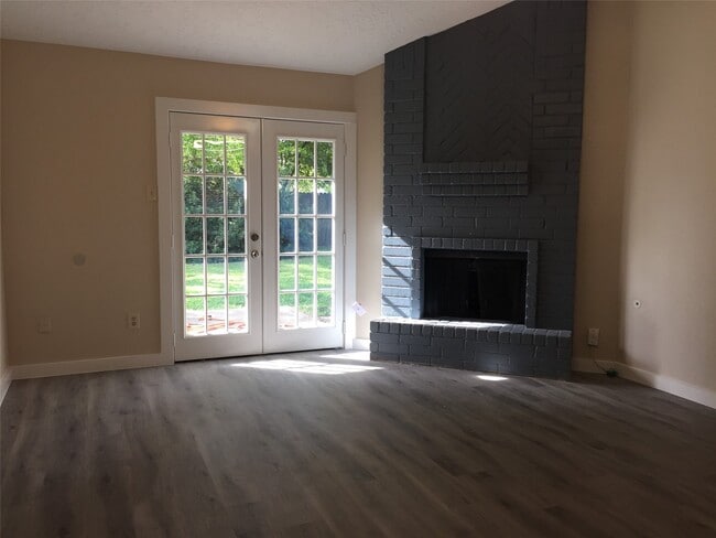 Building Photo - 1138 Oxford Dr