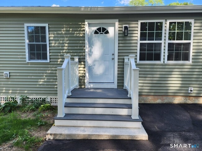 Building Photo - 44 Rosewood Ave