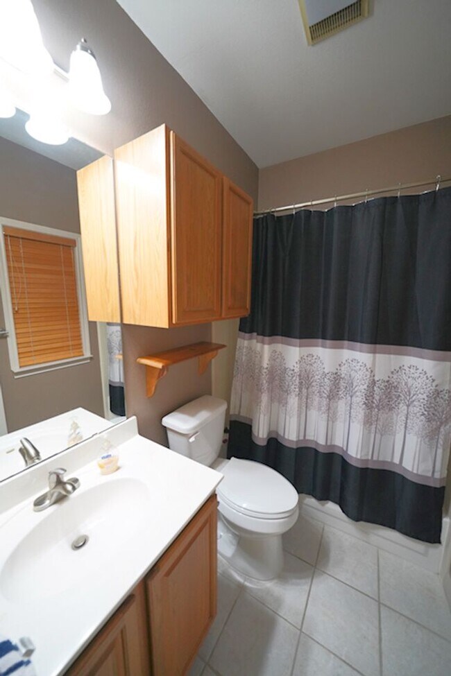Building Photo - Gorgeous Home in the Coveted Greenshire Subdivision - Realtor Commission: $400