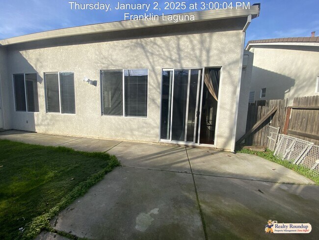Building Photo - 5637 Lilyview Way