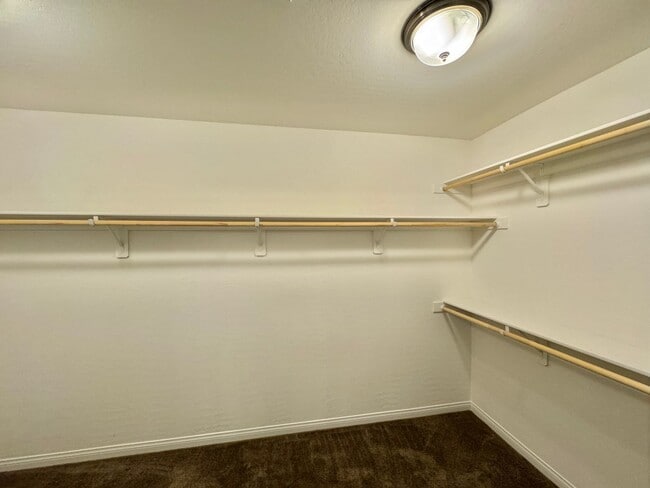 Building Photo - Newer Home with Gated Community Single Fam...