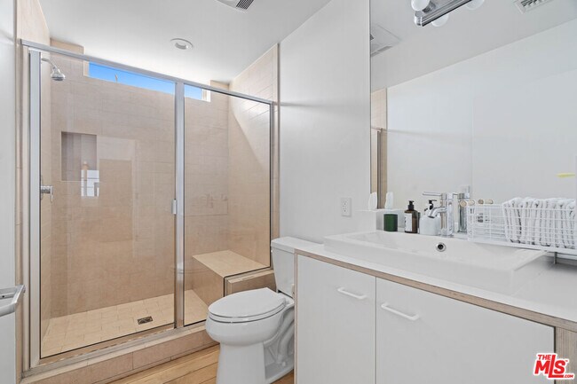 Building Photo - 2100 Abbot Kinney Blvd