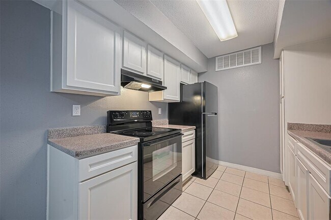 Building Photo - 12905 Woodforest Blvd