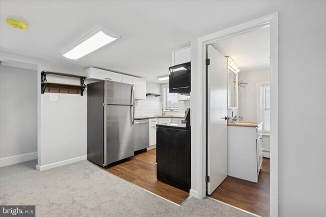 Building Photo - 371 W Main St