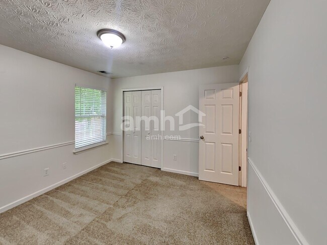 Building Photo - 3254 Ashgrove Ln SW