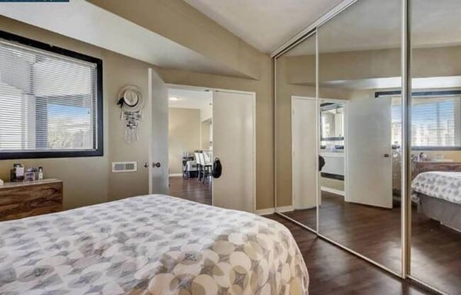 Building Photo - Unfurnished Move-In ready 1 Bedroom/ 1 Bat...