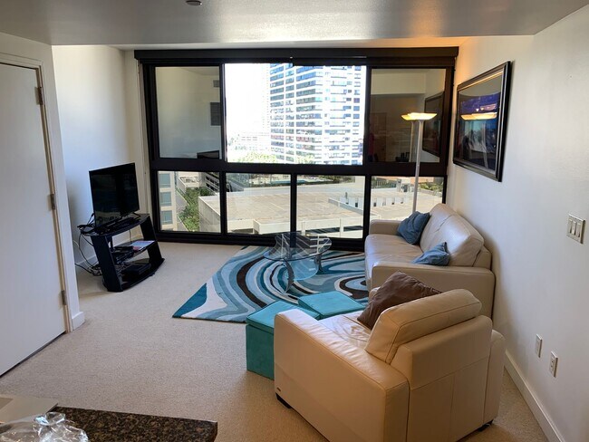 Building Photo - Fully Furnished 1 Bed-1BathPet Friendly Un...