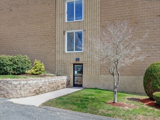 Building Photo - 18 Wrentham Rd