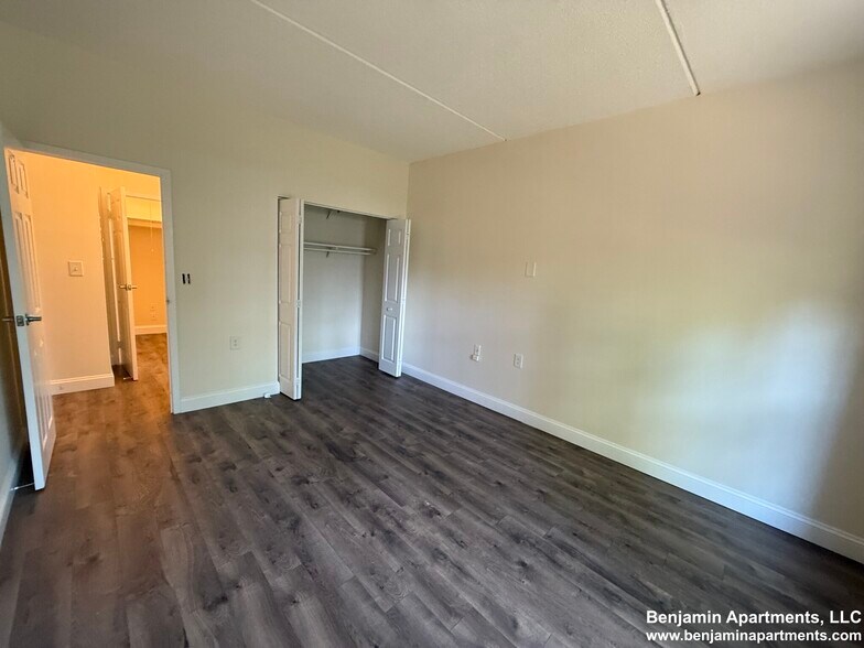 Building Photo - 736 Highland Ave