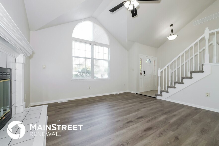 Building Photo - 421 SW Hamilton Ln