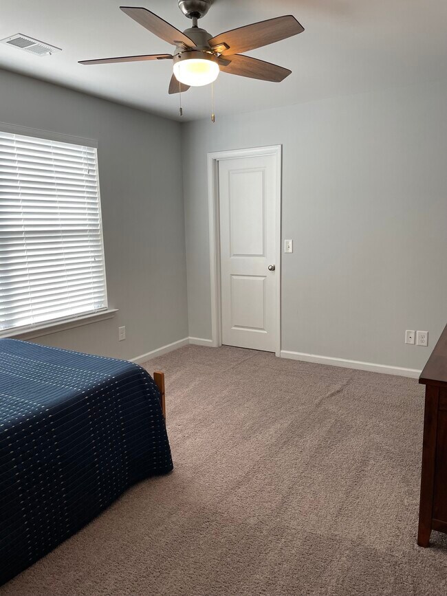 Building Photo - 108 Jersey Ln