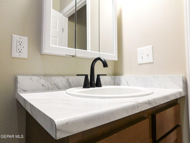 Building Photo - 8940 Ankerson St