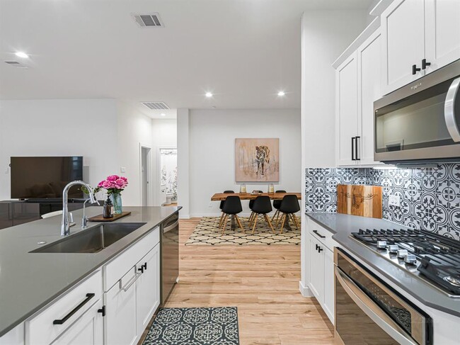 Building Photo - 22511 Petrizzi Ln