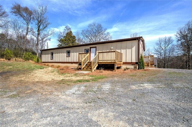 Building Photo - 838 Spring Place Rd NE