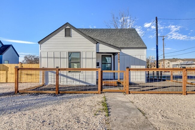 Building Photo - 1803 Texas Ave