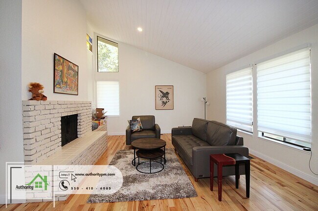 Building Photo - 3350 Mountain Oak Dr