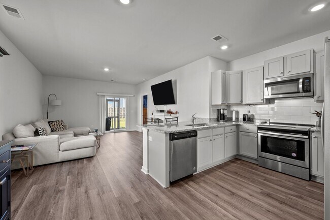 Building Photo - Home in Surf City