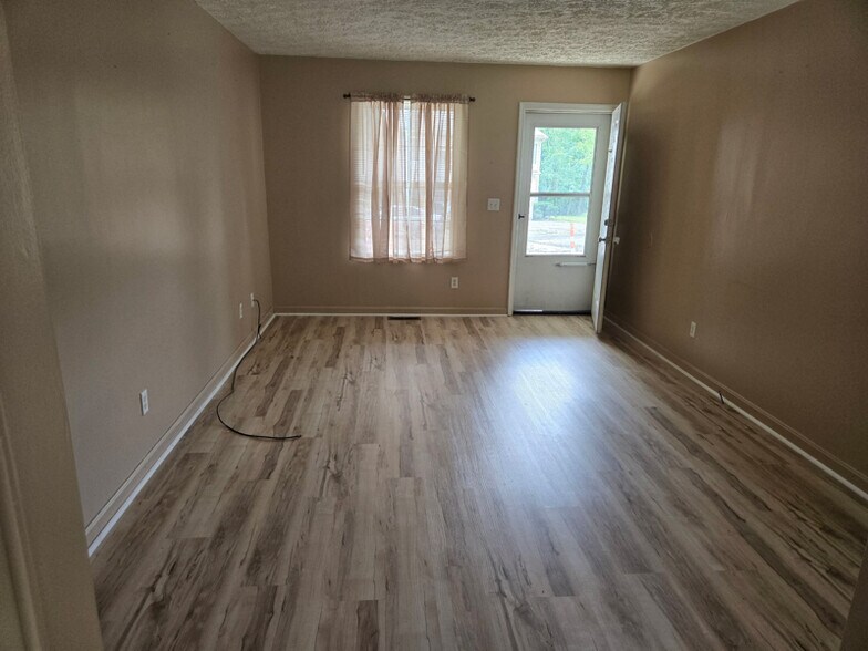 Building Photo - 145 Orchard View Ln