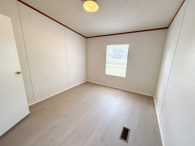 Building Photo - 4506 Legend Falls