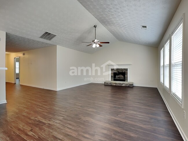 Building Photo - 2347 Swan Lake Dr SW