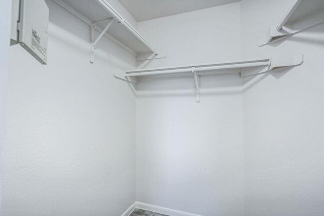 Building Photo - 215 Estate Dr