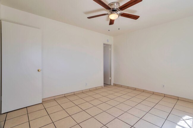 Building Photo - Spacious 3-bedroom, 3-bathroom home with an attached casita located in Scottsdale, AZ