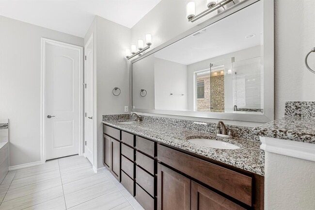 Building Photo - 505 Fair Oaks Dr