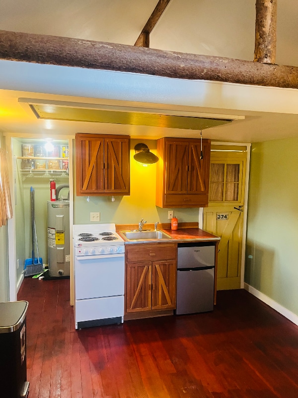 Building Photo - 216 S H St