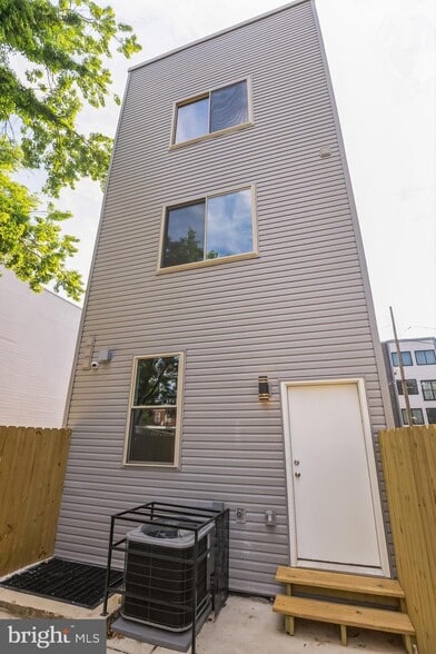 Building Photo - 2222 N 7th St