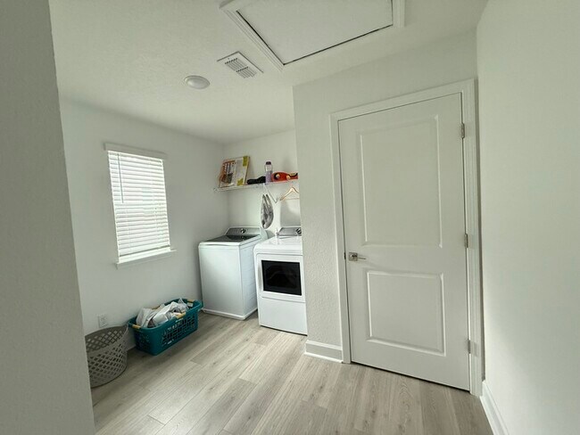Building Photo - New Construction 5 Bedroom Home With In Law Suite In Fernandina Beach