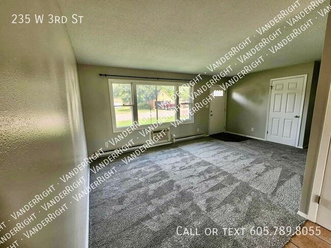 Building Photo - 235 W 3rd St-