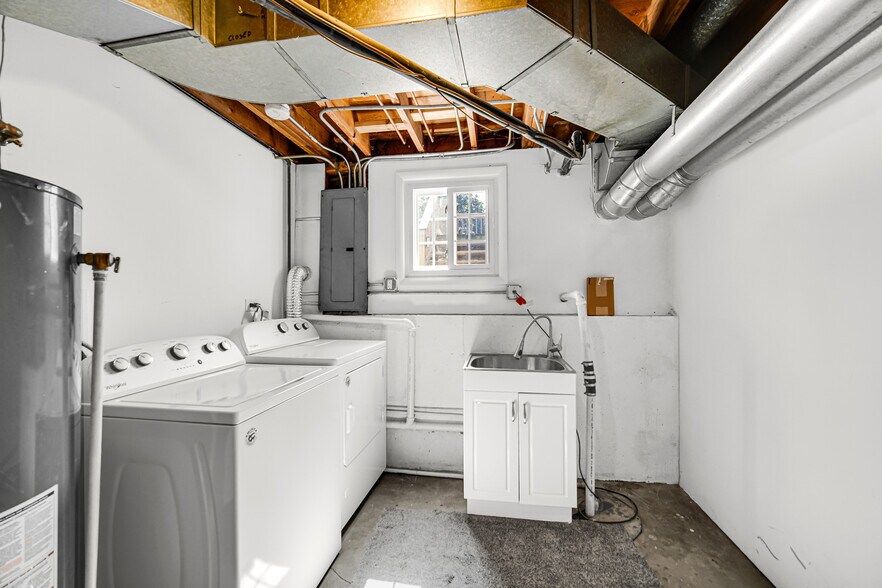 Building Photo - 1023 Westchester Dr