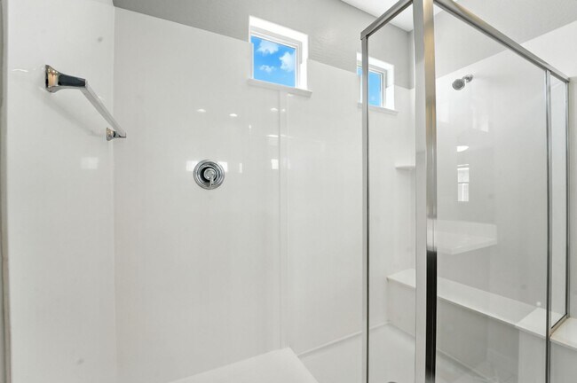 Building Photo - Welcome to this stunning 3-bedroom, 2-bath...