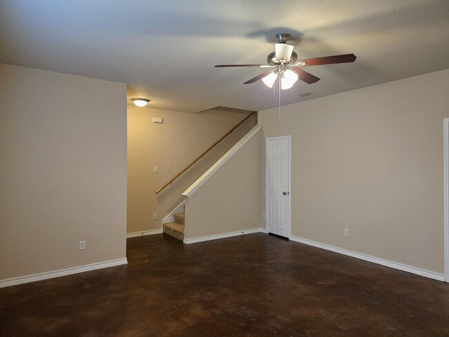 Building Photo - Robinson Townhome