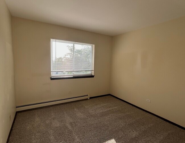 Building Photo - 1077 Dickens Way