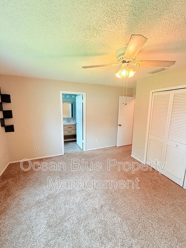 Building Photo - 329 Royal Palm Dr