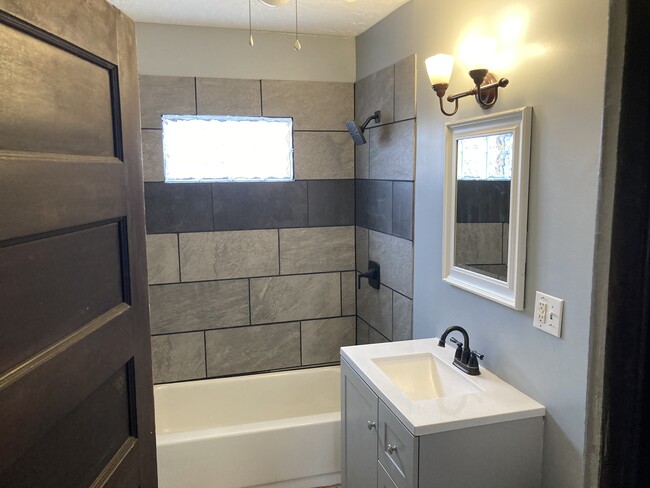 Building Photo - 3327 Wyandotte St