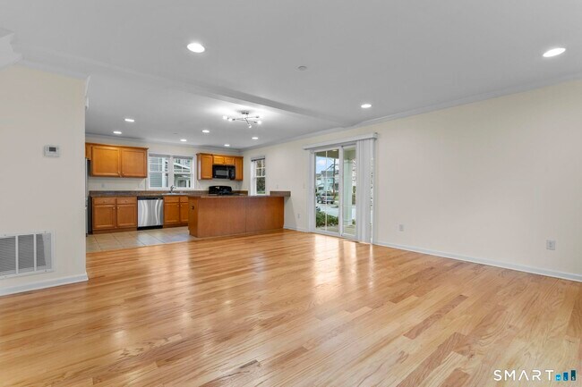 Building Photo - 15 W Main St