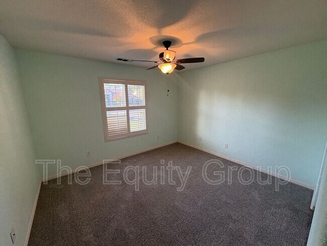Building Photo - 2424 E Beech Ave