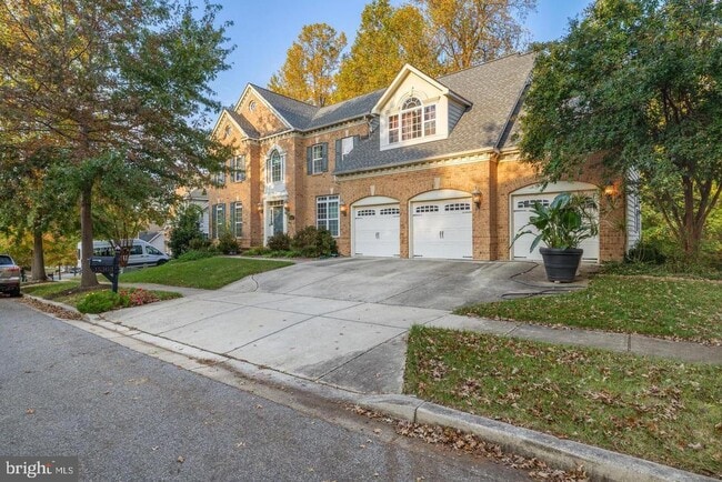 Building Photo - 15303 Glastonbury Way