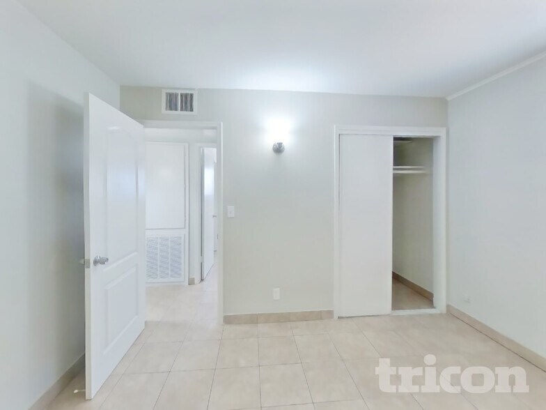 Building Photo - 1649 W Pueblo Ave