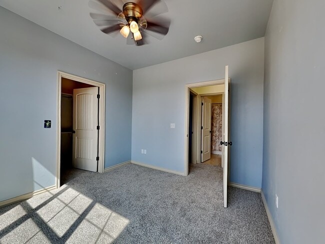 Building Photo - 20611 Frontier Pl