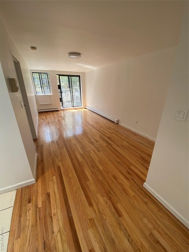 Building Photo - 92-29 53rd Ave