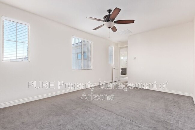 Building Photo - 2902 E Ebony Dr