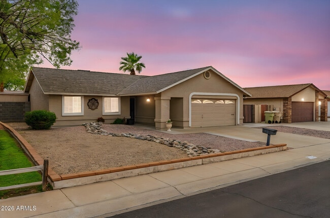 Building Photo - 5625 W Sunnyside Dr