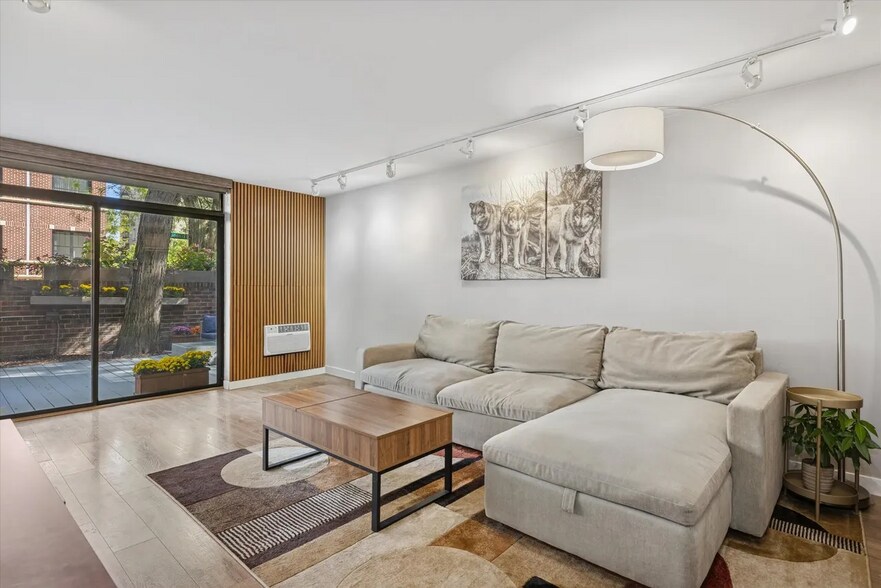 Building Photo - 2600 N Hampden Ct