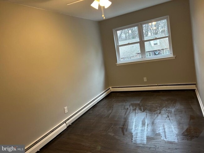 Building Photo - 839 Garrett Ln