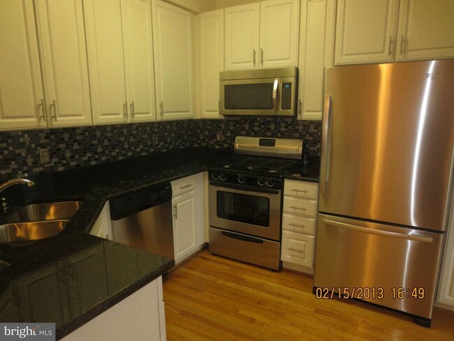 Building Photo - 6540 Creek Run Dr