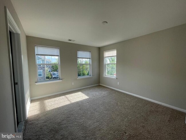 Building Photo - 1101 Hights Farm Rd N