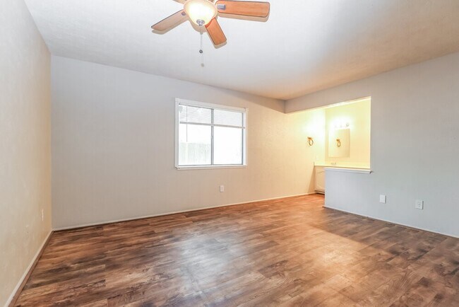 Building Photo - 22730 Hawkwood Dr